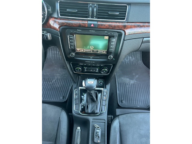 Skoda Superb 2.0TDI 140kc 4X4 AUTOMAT - автомобили, коли, обяви за нови и употребявани 11