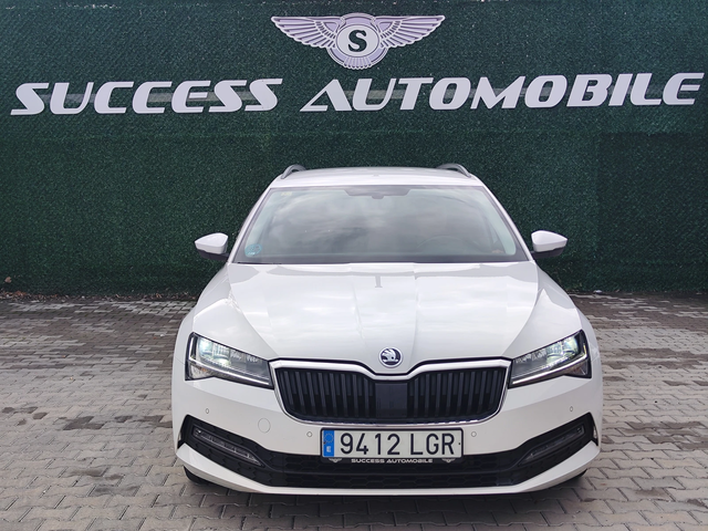 Skoda Superb CHERENPETUK* 2.0* DISTRONIC* LEDD* FACE* LIZING - автомобили, коли, обяви за нови и употребявани 0