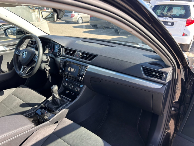 Skoda Superb 1.4TSI NAVI EURO 6 - автомобили, коли, обяви за нови и употребявани 9