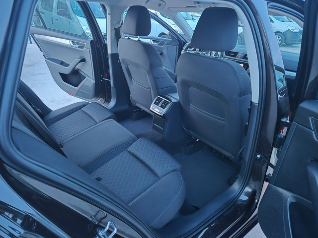 Skoda Superb С-Гаранция-4Х4 -А/Т -190кс - автомобили, коли, обяви за нови и употребявани 9