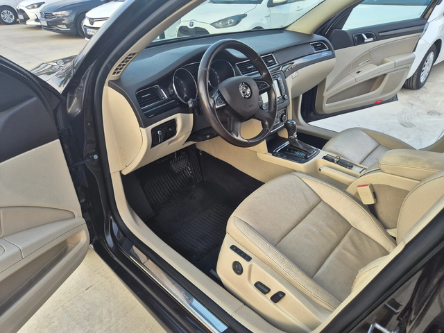 Skoda Superb 3.6 V6 4x4 Laurin & Klement - автомобили, коли, обяви за нови и употребявани 12