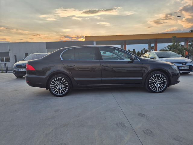 Skoda Superb 3.6 V6 4x4 Laurin & Klement - автомобили, коли, обяви за нови и употребявани 5