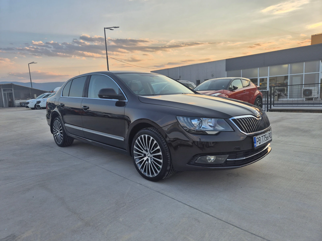 Skoda Superb 3.6 V6 4x4 Laurin & Klement - автомобили, коли, обяви за нови и употребявани 6