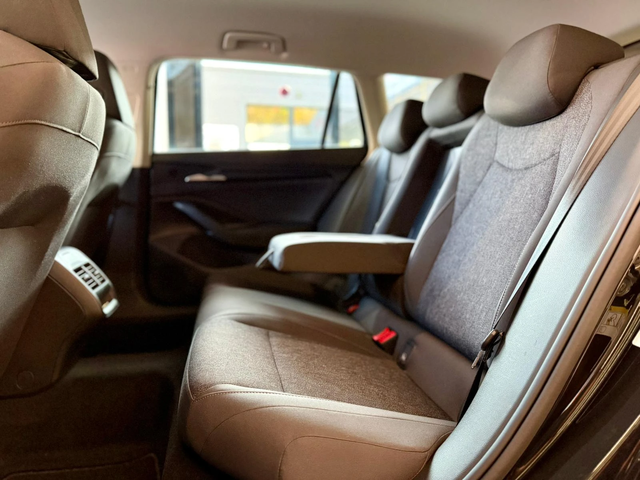 Skoda Superb 2.0TDI DSG* Essence* Лизинг* Carplay* Гаранция - автомобили, коли, обяви за нови и употребявани 14