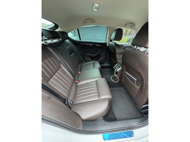 Skoda Superb L&K - автомобили, коли, обяви за нови и употребявани 10