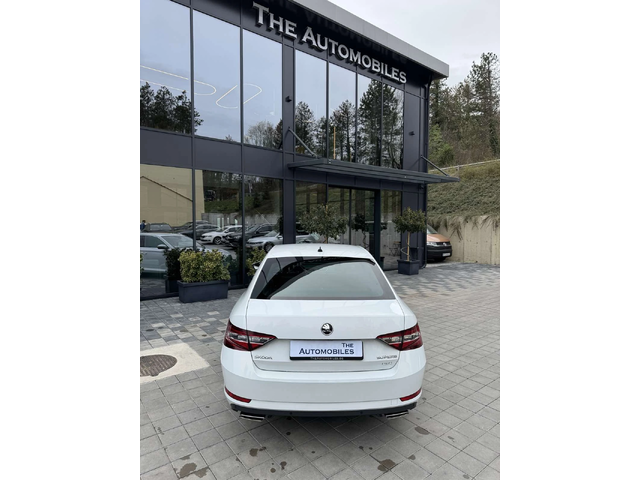 Skoda Superb L&K - автомобили, коли, обяви за нови и употребявани 4
