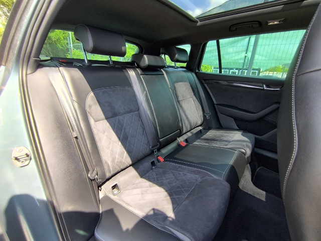 Skoda Superb 4x4 Sport line - автомобили, коли, обяви за нови и употребявани 15