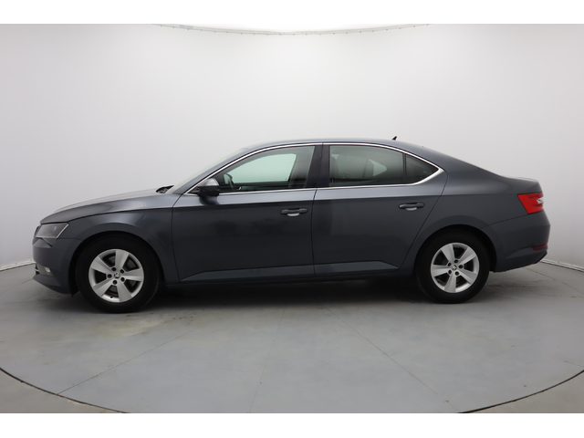 Skoda Superb - автомобили, коли, обяви за нови и употребявани 9
