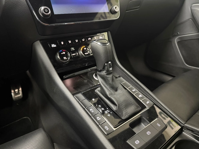 Skoda Superb * Закупен от България* Гаранция* Laurent&Klement 4 - автомобили, коли, обяви за нови и употребявани 13