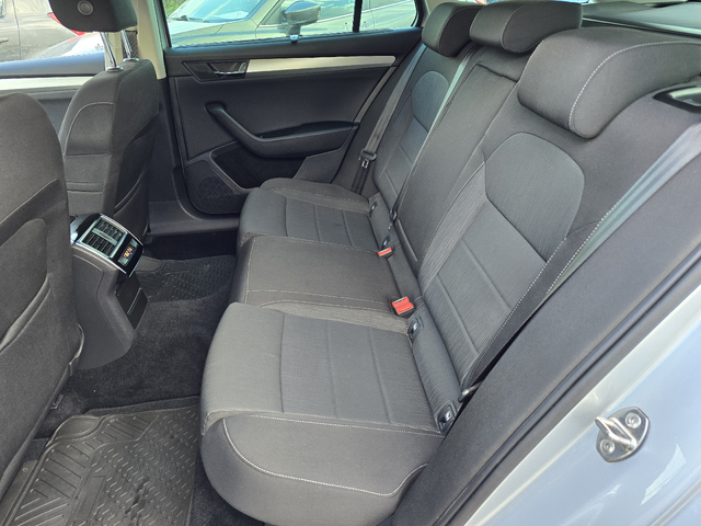 Skoda Superb КАТО ЧИСТО НОВ/DISTRONIK/2.0TDI - автомобили, коли, обяви за нови и употребявани 10