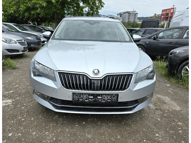 Skoda Superb КАТО ЧИСТО НОВ/DISTRONIK/2.0TDI - автомобили, коли, обяви за нови и употребявани 3