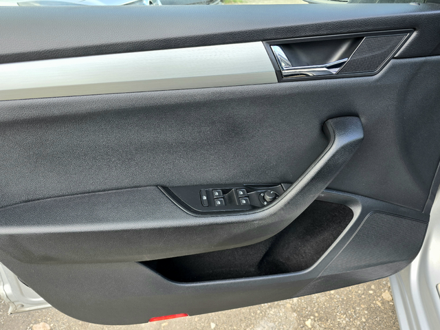 Skoda Superb КАТО ЧИСТО НОВ/DISTRONIK/2.0TDI - автомобили, коли, обяви за нови и употребявани 7