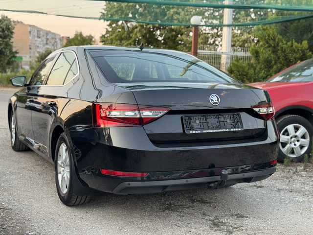 Skoda Superb Skoda Superb 2.0TDI * DSG * NAVI * LED *XENON - автомобили, коли, обяви за нови и употребявани 4