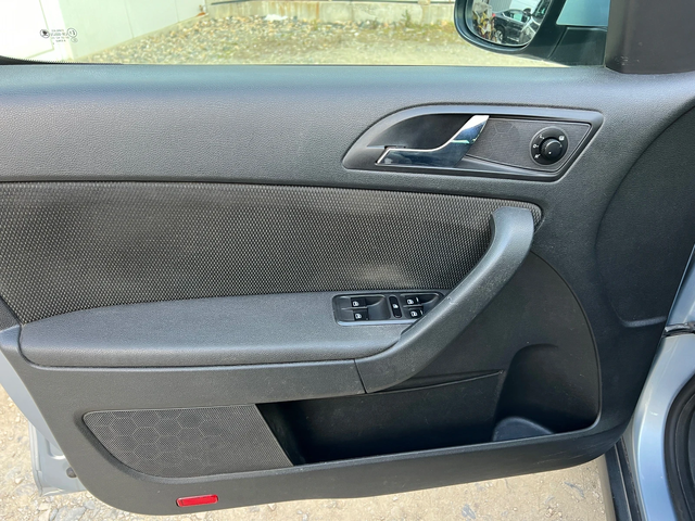 Skoda Yeti 2.0 TDI- 110к.с.* Автопилот* Климатроник * Италия - автомобили, коли, обяви за нови и употребявани 16