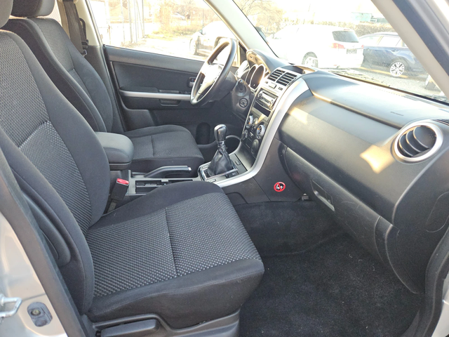Suzuki Grand vitara 2.0i 4x4 - автомобили, коли, обяви за нови и употребявани 12