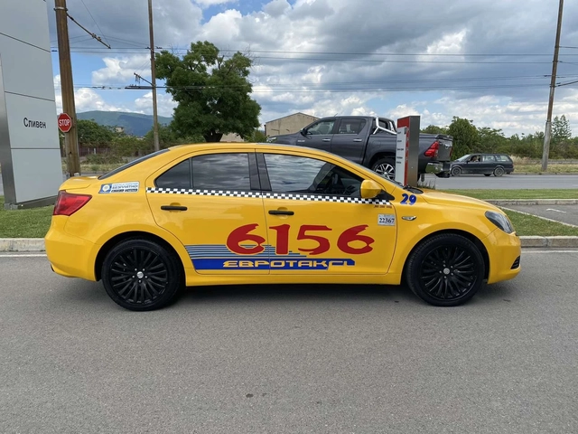 Suzuki Kizashi 2.4 AUT AWD - автомобили, коли, обяви за нови и употребявани 8