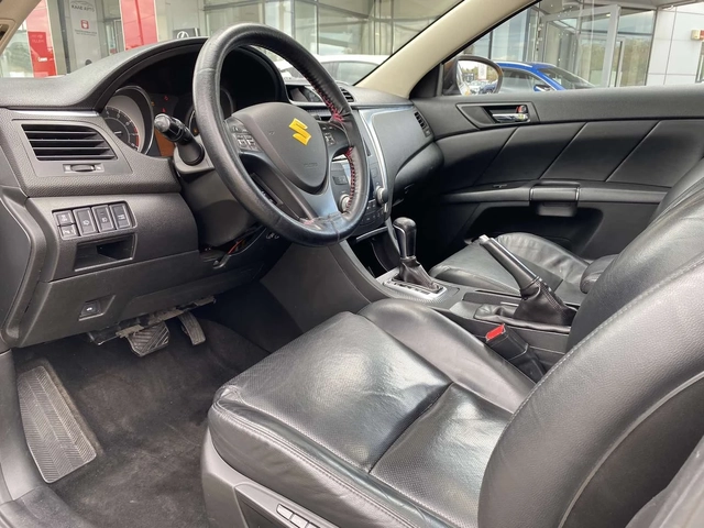 Suzuki Kizashi 2.4 AUT AWD - автомобили, коли, обяви за нови и употребявани 9