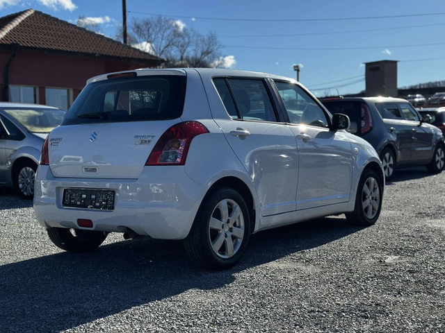 Suzuki Swift 1.3I - автомобили, коли, обяви за нови и употребявани 4