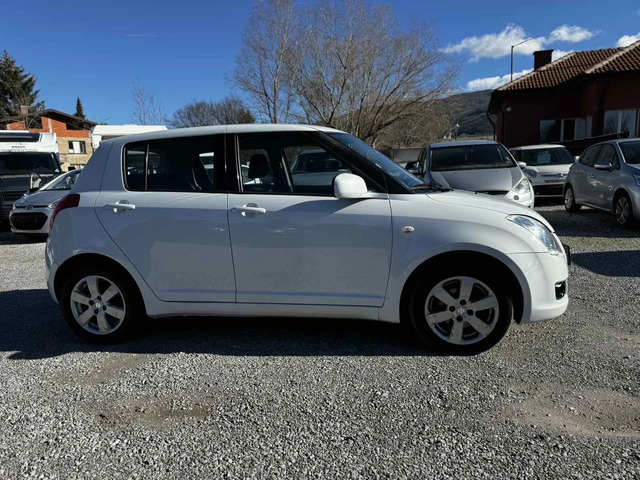 Suzuki Swift 1.3I - автомобили, коли, обяви за нови и употребявани 6