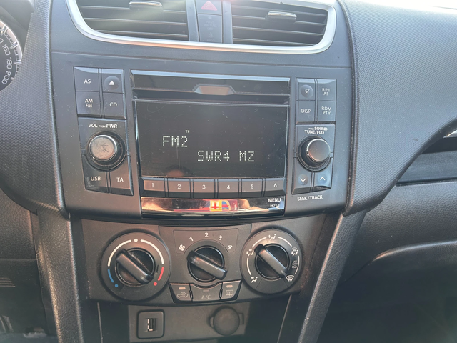 Suzuki Swift 1.2 4X4 EURO 5 - автомобили, коли, обяви за нови и употребявани 11