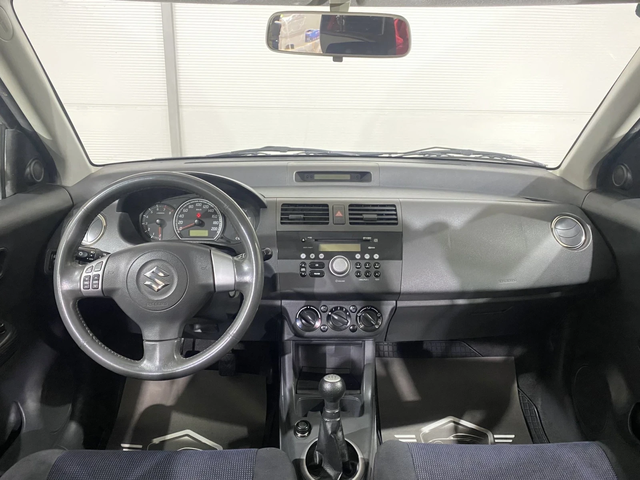 Suzuki Swift 1.3i - автомобили, коли, обяви за нови и употребявани 7
