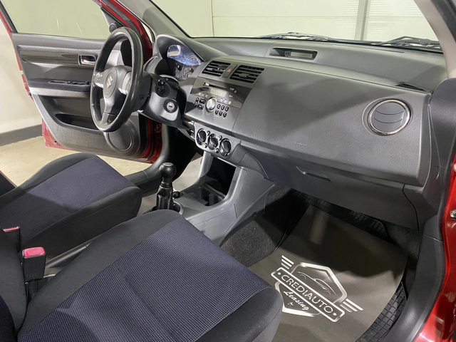 Suzuki Swift 1.3i - автомобили, коли, обяви за нови и употребявани 8