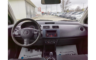 Suzuki Swift 1.3i 16v * UNIKAT* - автомобили, коли, обяви за нови и употребявани 7