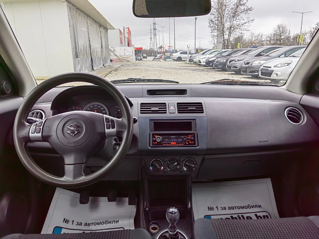 Suzuki Swift 1.3i 16v * UNIKAT* - автомобили, коли, обяви за нови и употребявани 7