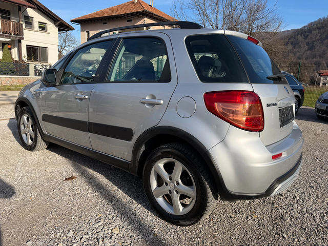 Suzuki SX4 1.6i 4x4 ITALIA - автомобили, коли, обяви за нови и употребявани 5