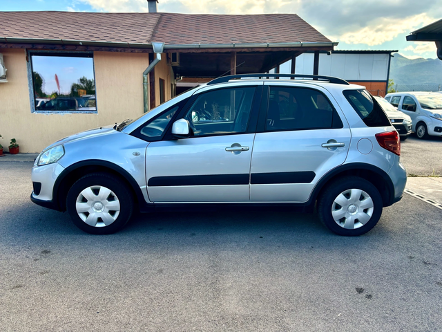 Suzuki SX4 - автомобили, коли, обяви за нови и употребявани 4