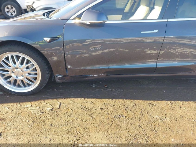 Tesla Model 3 LONG RANGE DUAL MOTOR ALL-WHEEL DRIVE - автомобили, коли, обяви за нови и употребявани 4