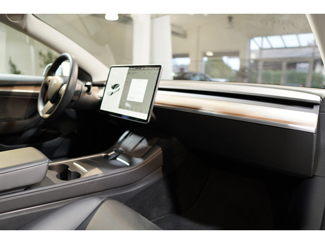 Tesla Model 3 Standard Range - автомобили, коли, обяви за нови и употребявани 5