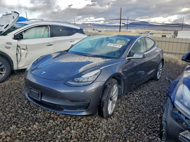 Tesla Model 3 ПОДГРЕВ* КАМЕРА* ПАНО* RWD - автомобили, коли, обяви за нови и употребявани 0