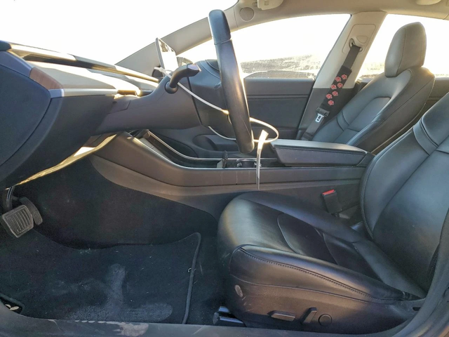 Tesla Model 3 ПОДГРЕВ* КАМЕРА* ПАНО* RWD - автомобили, коли, обяви за нови и употребявани 7