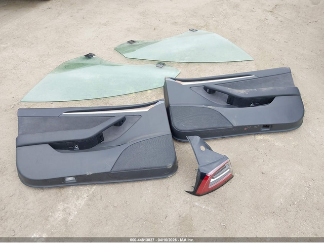 Tesla Model 3 ELECTRIC All Wheel Drive - автомобили, коли, обяви за нови и употребявани 11