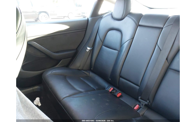 Tesla Model 3 ELECTRIC All Wheel Drive - автомобили, коли, обяви за нови и употребявани 7