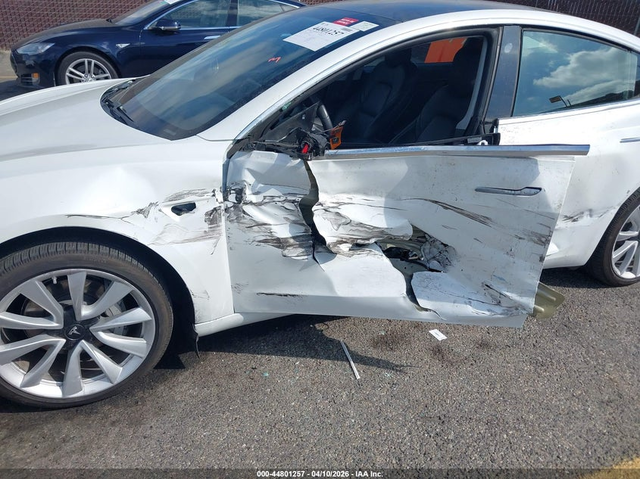 Tesla Model 3 ELECTRIC Rear Wheel Drive - автомобили, коли, обяви за нови и употребявани 5