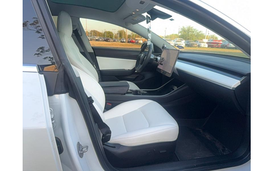 tesla-model-3-rear-wheel-drive - 4