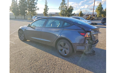 tesla-model-3-rear-wheel-drive - 2