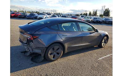 tesla-model-3-rear-wheel-drive - 3