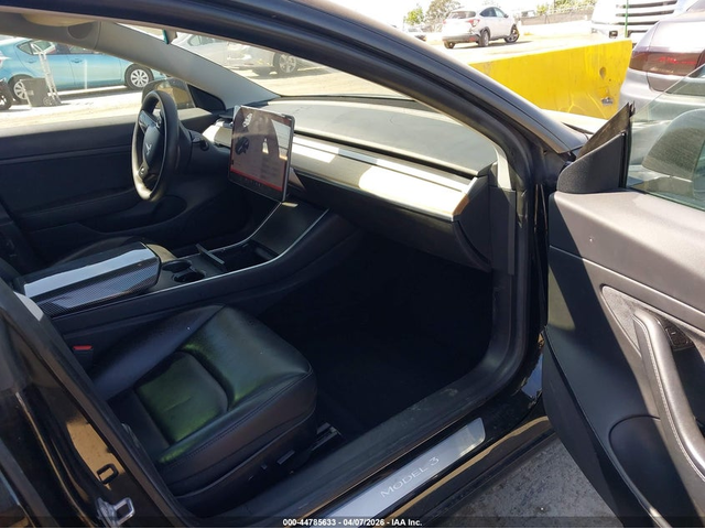 Tesla Model 3 U   U Rear Wheel Drive - автомобили, коли, обяви за нови и употребявани 4