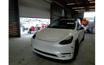 tesla-model-rear-wheel-drive - 0