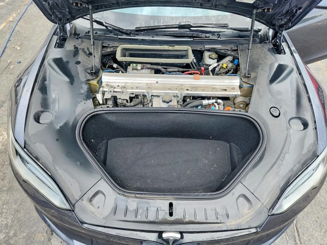 Tesla Model S AWD - автомобили, коли, обяви за нови и употребявани 10