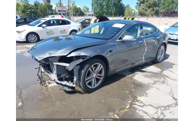 tesla-model-s-electric-rear-wheel-drive - 1