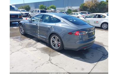 tesla-model-s-electric-rear-wheel-drive - 2
