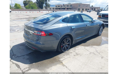tesla-model-s-electric-rear-wheel-drive - 3