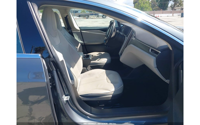 tesla-model-s-electric-rear-wheel-drive - 4