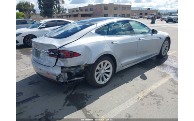 tesla-model-s-electric-rear-wheel-drive - 3
