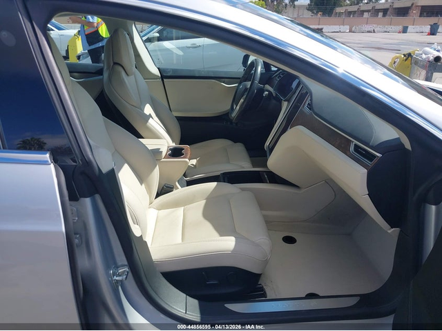 Tesla Model S ELECTRIC Rear Wheel Drive - автомобили, коли, обяви за нови и употребявани 4