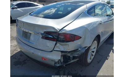 tesla-model-s-electric-rear-wheel-drive - 5